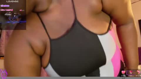 Snapshot of ebony_neighbormoans chatting on June 11, 3:04 am LINA online show from June 11, 3:04 am