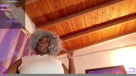 Snapshot of ebony_neighbormoans chatting on June 17, 3:09 am LINA online show from June 17, 3:09 am