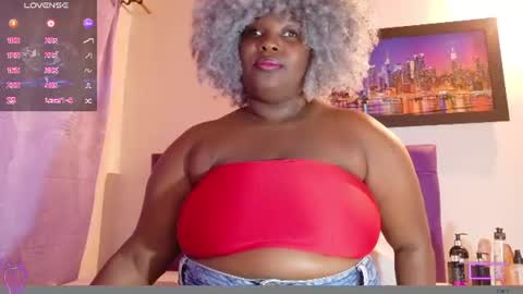Snapshot of ebony_neighbormoans chatting on June 19, 3:00 am LINA online show from June 19, 3:00 am