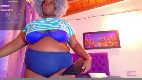 Snapshot of ebony_neighbormoans chatting on June 22, 3:47 am LINA online show from June 22, 3:47 am
