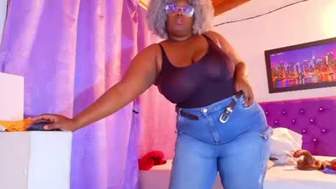 Snapshot of ebony_neighbormoans chatting on June 24, 3:16 am LINA online show from June 24, 3:16 am