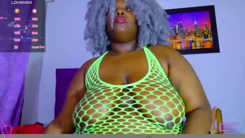 Snapshot of ebony_neighbormoans chatting on July 7, 7:23 am LINA online show from July 7, 7:23 am