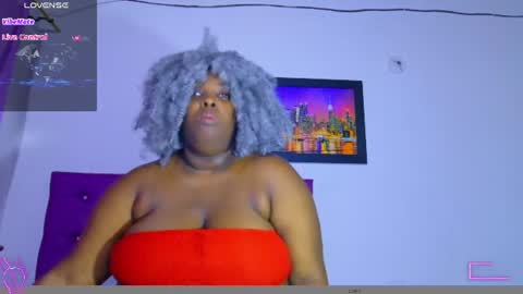 Snapshot of ebony_neighbormoans chatting on July 8, 3:22 am LINA online show from July 8, 3:22 am