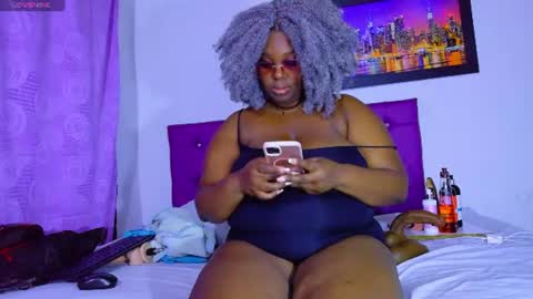 Snapshot of ebony_neighbormoans chatting on July 14, 3:00 am LINA online show from July 14, 3:00 am