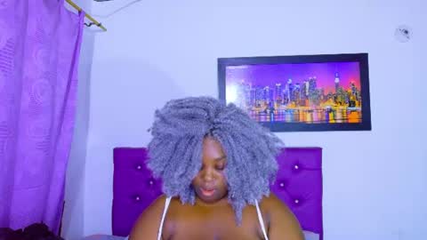 Snapshot of ebony_neighbormoans chatting on July 17, 3:02 am LINA online show from July 17, 3:02 am