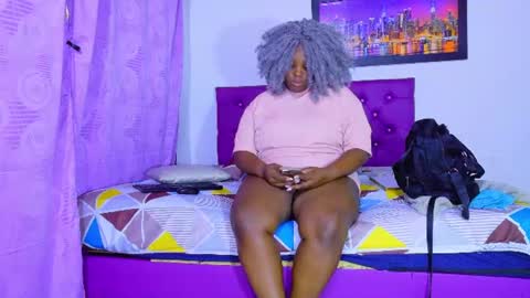 Snapshot of ebony_neighbormoans chatting on July 18, 3:11 am LINA online show from July 18, 3:11 am