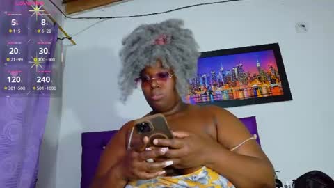 Snapshot of ebony_neighbormoans chatting on August 5, 3:09 am LINA online show from August 5, 3:09 am