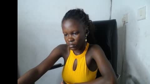 Snapshot of ebony_petitegirl chatting on May 19, 2:29 am Lilly online show from May 19, 2:29 am