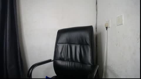 Snapshot of ebony_petitegirl chatting on June 7, 7:50 pm Lilly online show from June 7, 7:50 pm