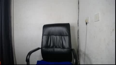 Snapshot of ebony_petitegirl chatting on June 8, 8:20 pm Lilly online show from June 8, 8:20 pm