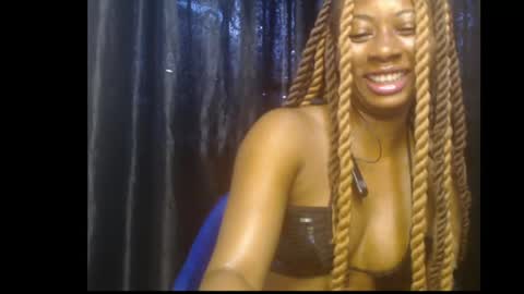 Snapshot of ebony_queenx chatting on May 11, 9:48 am Queen online show from May 11, 9:48 am