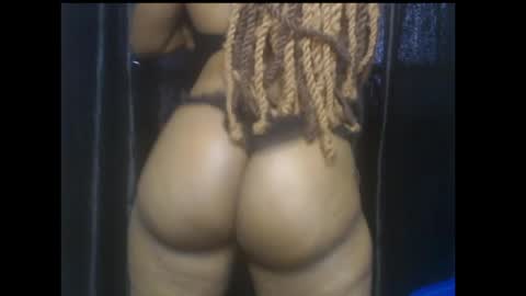 Snapshot of ebony_queenx chatting on May 12, 9:39 am Queen online show from May 12, 9:39 am