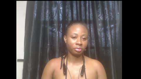 Snapshot of ebony_queenx chatting on May 24, 7:57 am Queen online show from May 24, 7:57 am
