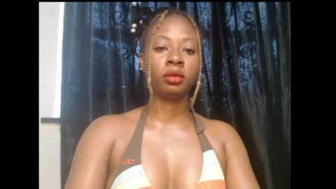 Snapshot of ebony_queenx chatting on June 16, 7:55 am Queen online show from June 16, 7:55 am