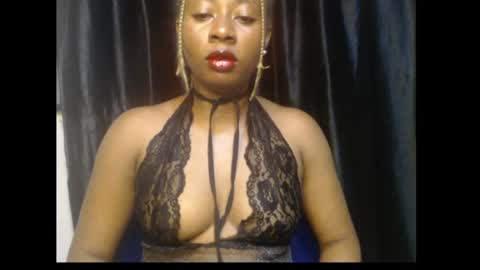 Snapshot of ebony_queenx chatting on June 23, 7:01 pm Queen online show from June 23, 7:01 pm