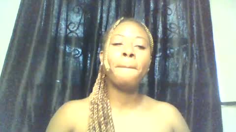 Snapshot of ebony_queenx chatting on June 29, 9:26 am Queen online show from June 29, 9:26 am