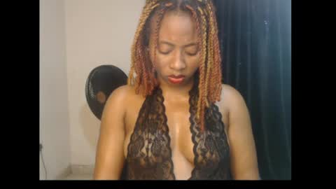 Snapshot of ebony_queenx chatting on July 28, 7:26 am Queen online show from July 28, 7:26 am