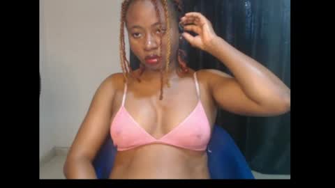 Snapshot of ebony_queenx chatting on July 29, 9:18 am Queen online show from July 29, 9:18 am