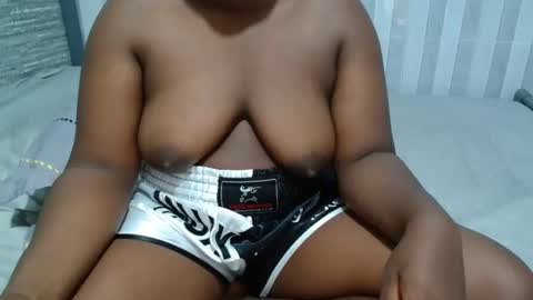Snapshot of ebony_sabrina chatting on May 7, 8:52 am Sabrina online show from May 7, 8:52 am