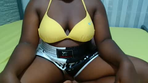Snapshot of ebony_sabrina chatting on May 28, 9:01 pm Sabrina online show from May 28, 9:01 pm