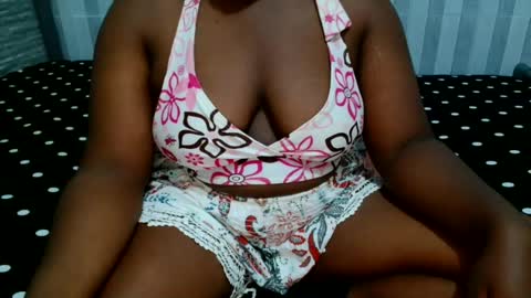 Snapshot of ebony_sabrina chatting on June 15, 7:54 am Sabrina online show from June 15, 7:54 am