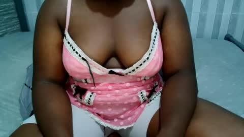 Snapshot of ebony_sabrina chatting on June 30, 7:31 am Sabrina online show from June 30, 7:31 am
