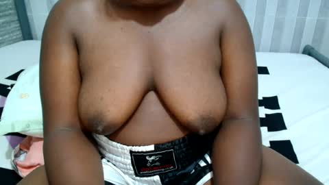 Snapshot of ebony_sabrina chatting on July 28, 7:39 pm Sabrina online show from July 28, 7:39 pm