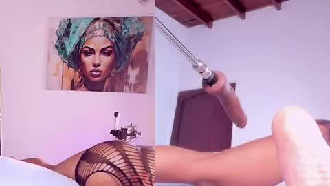 Snapshot of ebony_skyee chatting on July 19, 2:10 pm SKYE online show from July 19, 2:10 pm