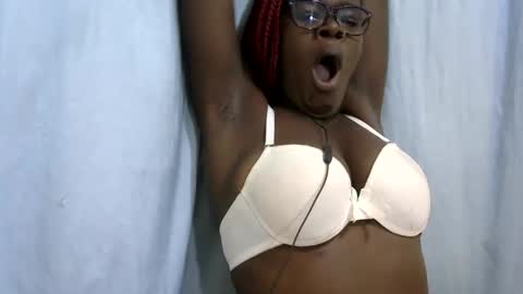 Snapshot of ebonybloom01 chatting on November 5, 1:27 am ebonybloom01 online show from November 5, 1:27 am