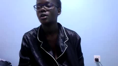 Snapshot of ebonybloom01 chatting on November 10, 12:26 pm ebonybloom01 online show from November 10, 12:26 pm