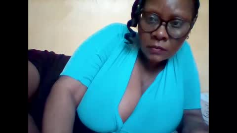 Snapshot of ebonybussy chatting on May 10, 9:14 am MAMITO online show from May 10, 9:14 am