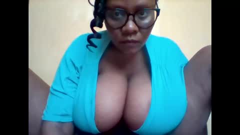 Snapshot of ebonybussy chatting on May 11, 11:38 am MAMITO online show from May 11, 11:38 am