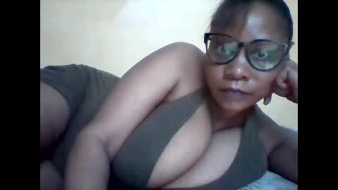 Snapshot of ebonybussy chatting on May 20, 9:26 am MAMITO online show from May 20, 9:26 am