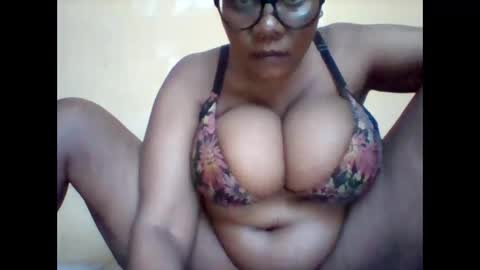 Snapshot of ebonybussy chatting on May 27, 9:06 am MAMITO online show from May 27, 9:06 am