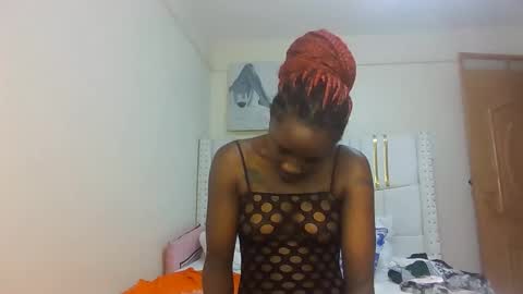 Snapshot of ebonyceline12 chatting on October 16, 11:33 am talia online show from October 16, 11:33 am