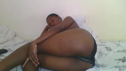 Snapshot of ebonycutegal1996 chatting on December 2, 12:43 pm TRIZER online show from December 2, 12:43 pm