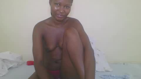 Snapshot of ebonycutegal1996 chatting on December 16, 12:48 am TRIZER online show from December 16, 12:48 am