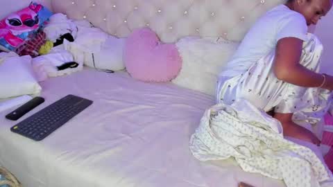 Queen Ebony online show from August 4, 4:53 pm