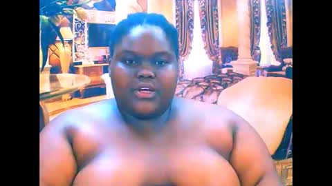 Snapshot of ebonyhotbuns4u2luv chatting on January 12, 10:42 am ebonyhotbuns4u2luv online show from January 12, 10:42 am