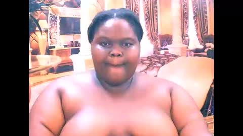 Snapshot of ebonyhotbuns4u2luv chatting on January 15, 11:19 pm ebonyhotbuns4u2luv online show from January 15, 11:19 pm