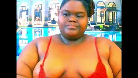 Snapshot of ebonyhotbuns4u2luv chatting on February 18, 9:05 am ebonyhotbuns4u2luv online show from February 18, 9:05 am