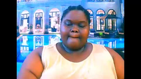 Snapshot of ebonyhotbuns4u2luv chatting on February 19, 9:38 am ebonyhotbuns4u2luv online show from February 19, 9:38 am