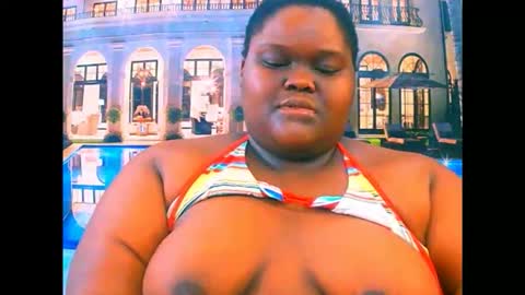 Snapshot of ebonyhotbuns4u2luv chatting on June 11, 5:38 am ebonyhotbuns4u2luv online show from June 11, 5:38 am