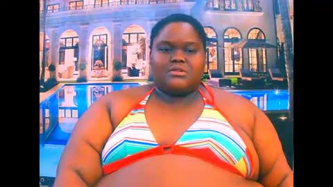 Snapshot of ebonyhotbuns4u2luv chatting on June 13, 7:01 pm ebonyhotbuns4u2luv online show from June 13, 7:01 pm
