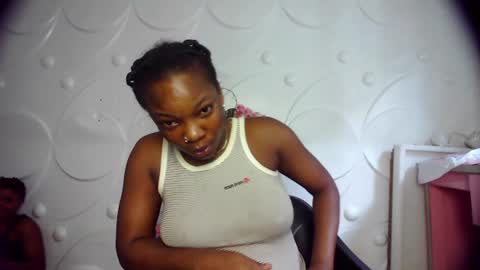 Snapshot of ebonykissxx chatting on June 15, 10:39 am ebonykissxx online show from June 15, 10:39 am
