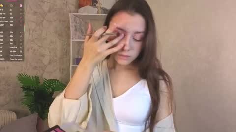 Snapshot of ebonyleibenstein chatting on February 12, 3:34 am Milly online show from February 12, 3:34 am