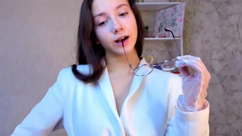 Snapshot of ebonyleibenstein chatting on February 26, 3:38 am Milly online show from February 26, 3:38 am