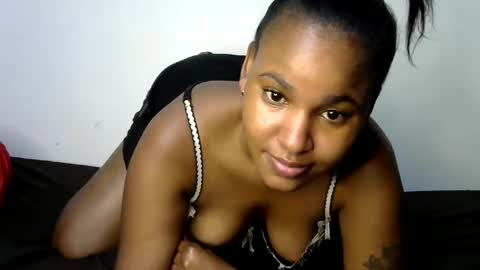 Snapshot of ebonyluna229320 chatting on January 17, 3:55 am i am clara online show from January 17, 3:55 am