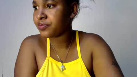 Snapshot of ebonyluna229320 chatting on January 22, 9:02 am i am clara online show from January 22, 9:02 am