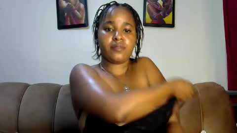 Snapshot of ebonyluna229320 chatting on February 1, 6:40 pm i am clara online show from February 1, 6:40 pm